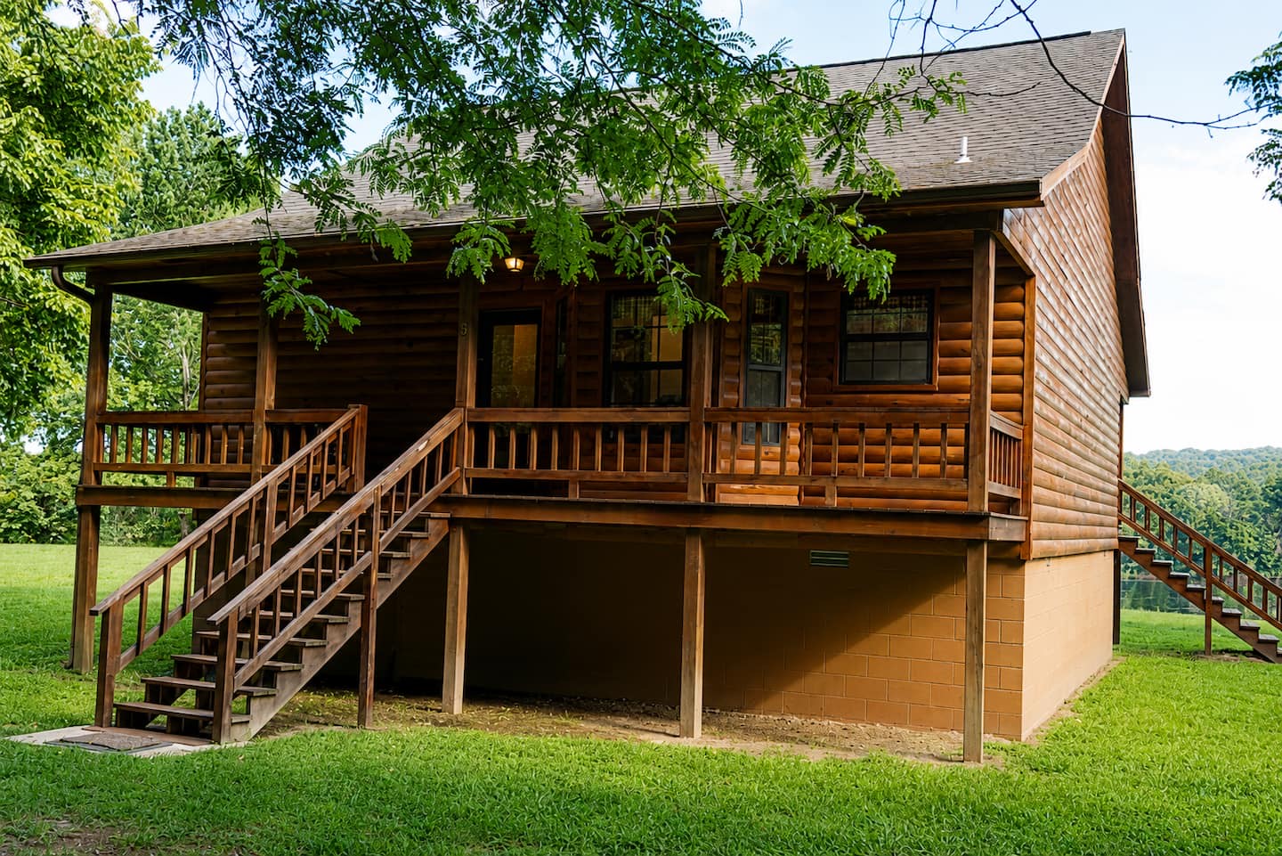 Cabin 770 · Cabin entrance · porch steps