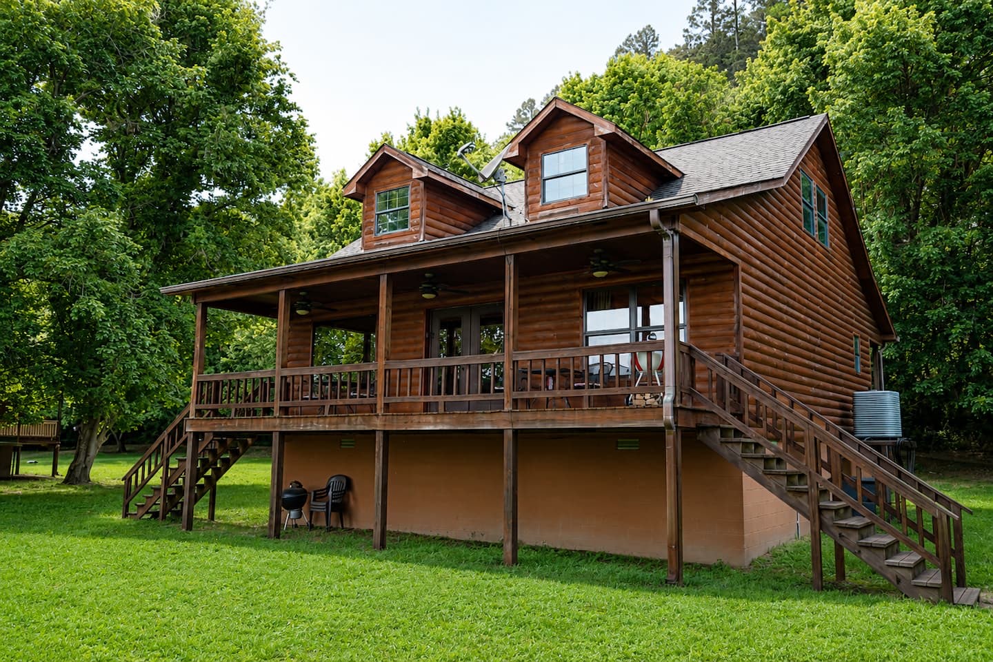 Cabin 770 · Cabin exterior · covered porch